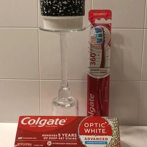 Colgate Optic White Advanced Toothpaste + Toothbrush Set - Red/White